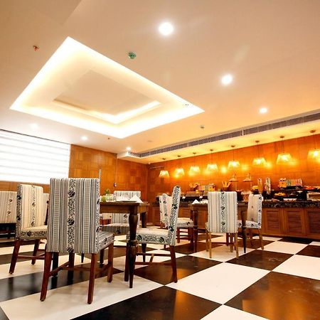 Готель The Fern Residency Нойда Екстер'єр фото