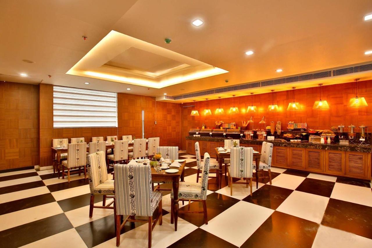 Готель The Fern Residency Нойда Екстер'єр фото