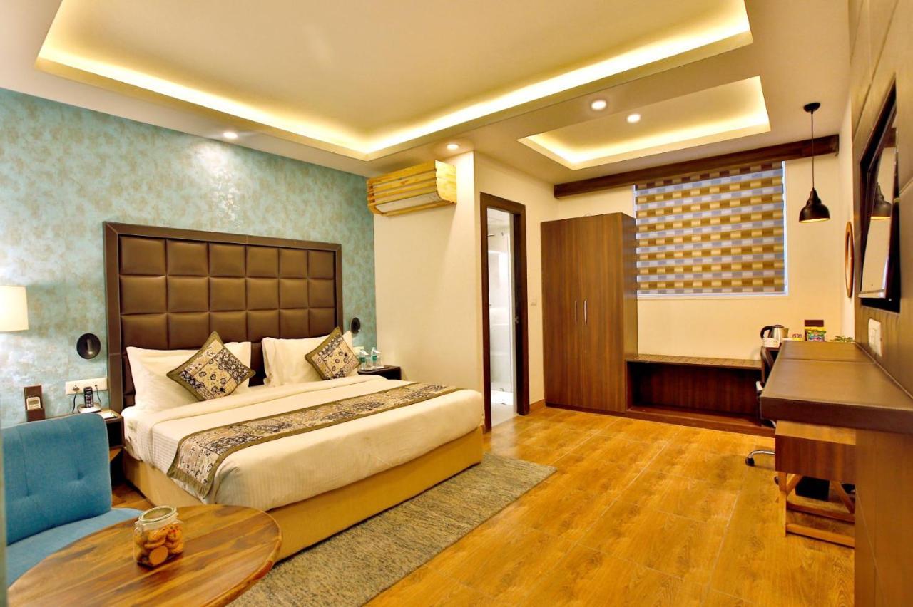 Готель The Fern Residency Нойда Екстер'єр фото