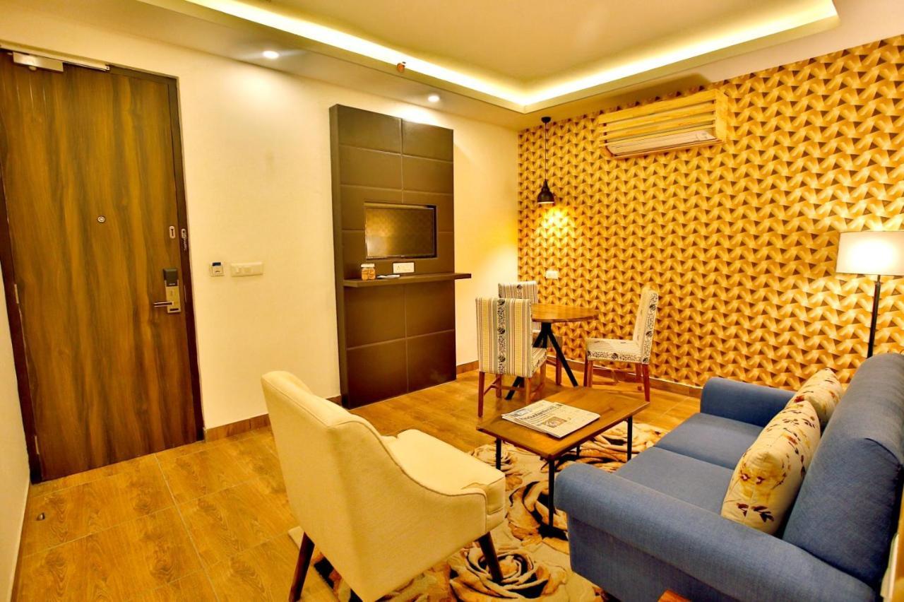 Готель The Fern Residency Нойда Екстер'єр фото