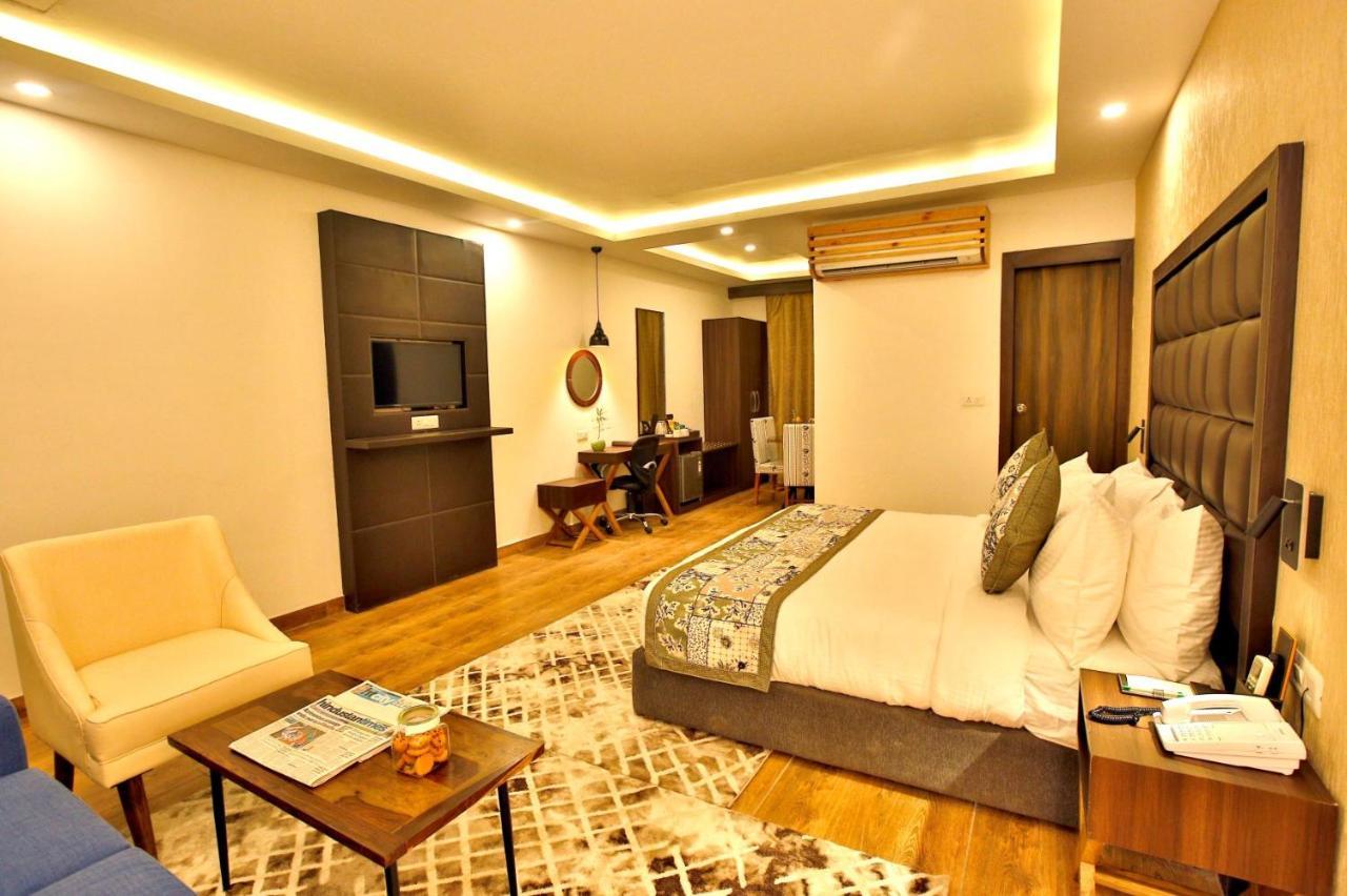 Готель The Fern Residency Нойда Екстер'єр фото